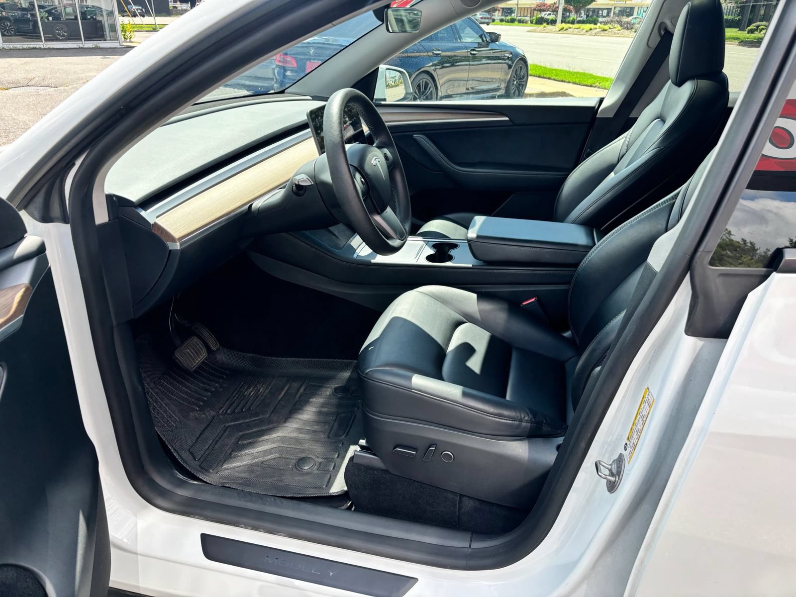 Used 2023 Tesla Model Y Long Range AWD/4WD image 13