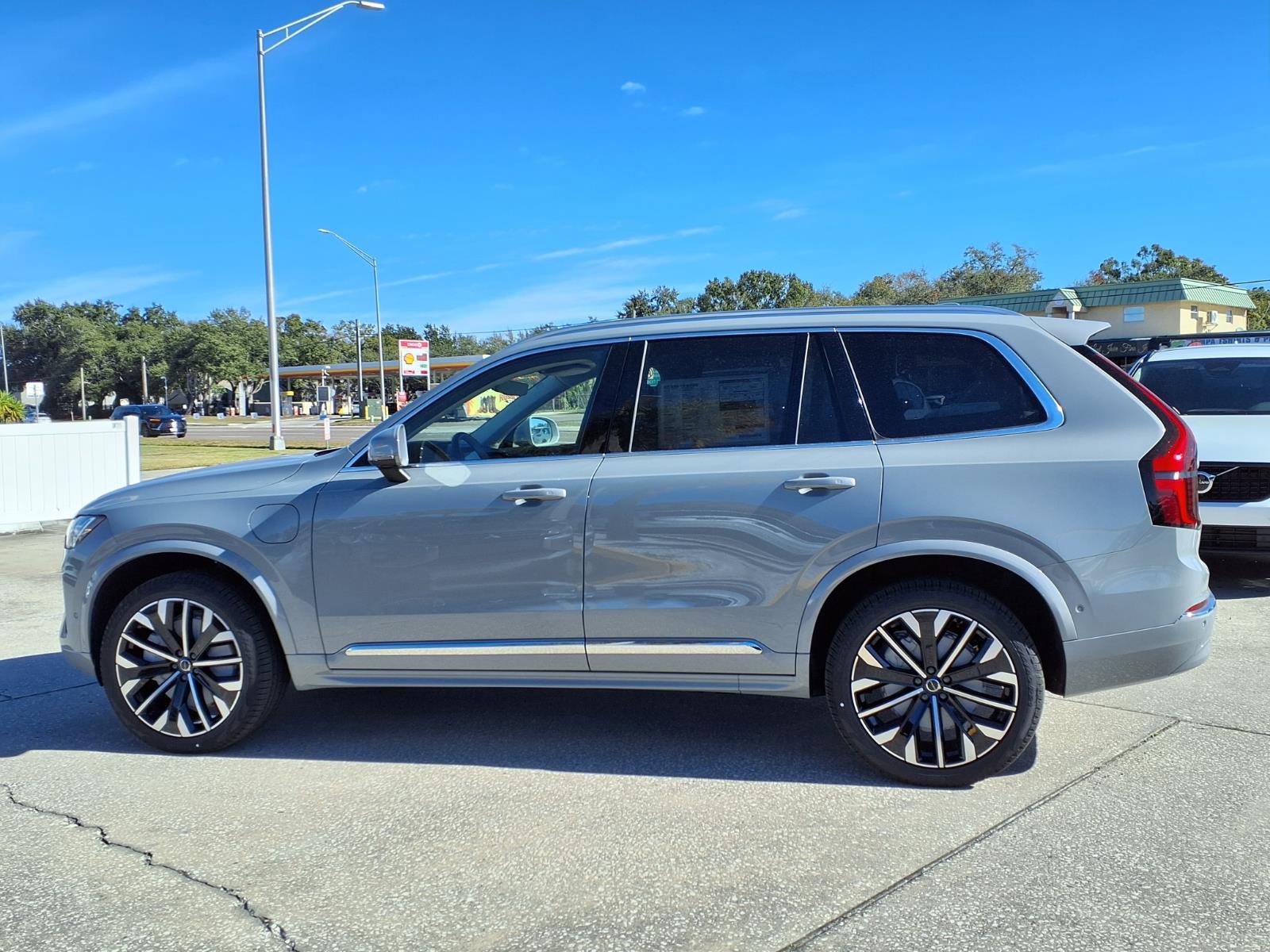 New 2026 Volvo XC90 T8 Ultra w/ Protection Package Premier image 4