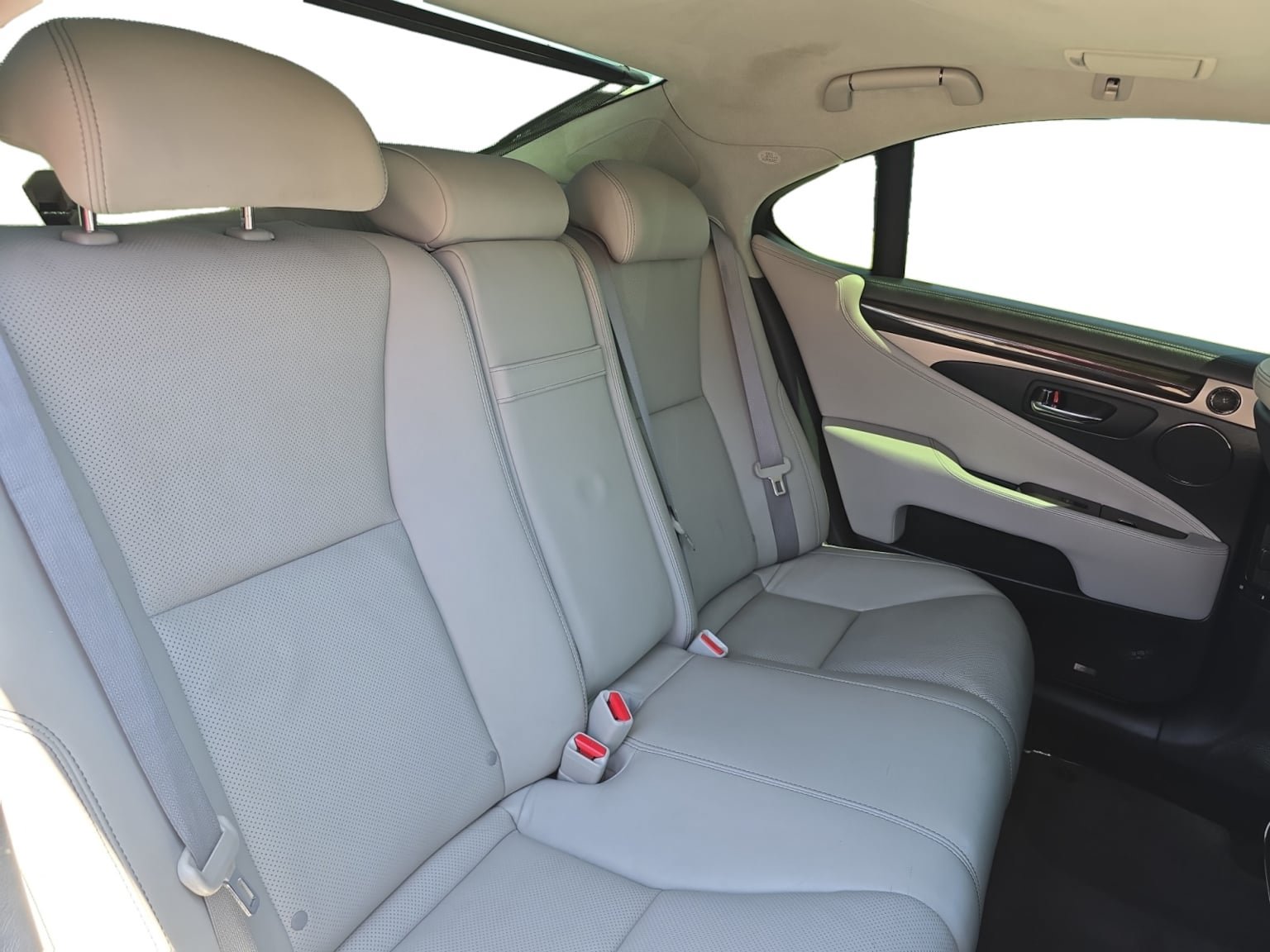 Used 2014 Lexus LS 460 w/ Comfort Package RWD image 18