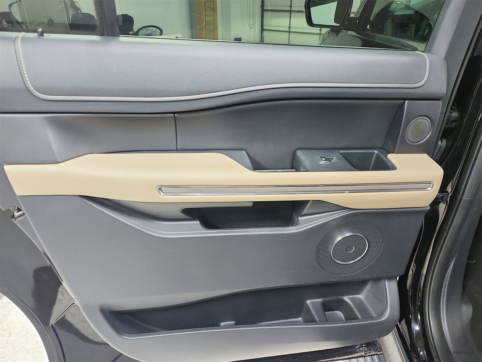 Used 2023 Ford Expedition Max Limited image 40