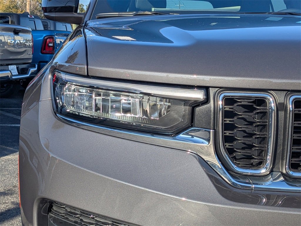 New 2025 Jeep Grand Cherokee Laredo X w/ Trailer Tow Package image 10