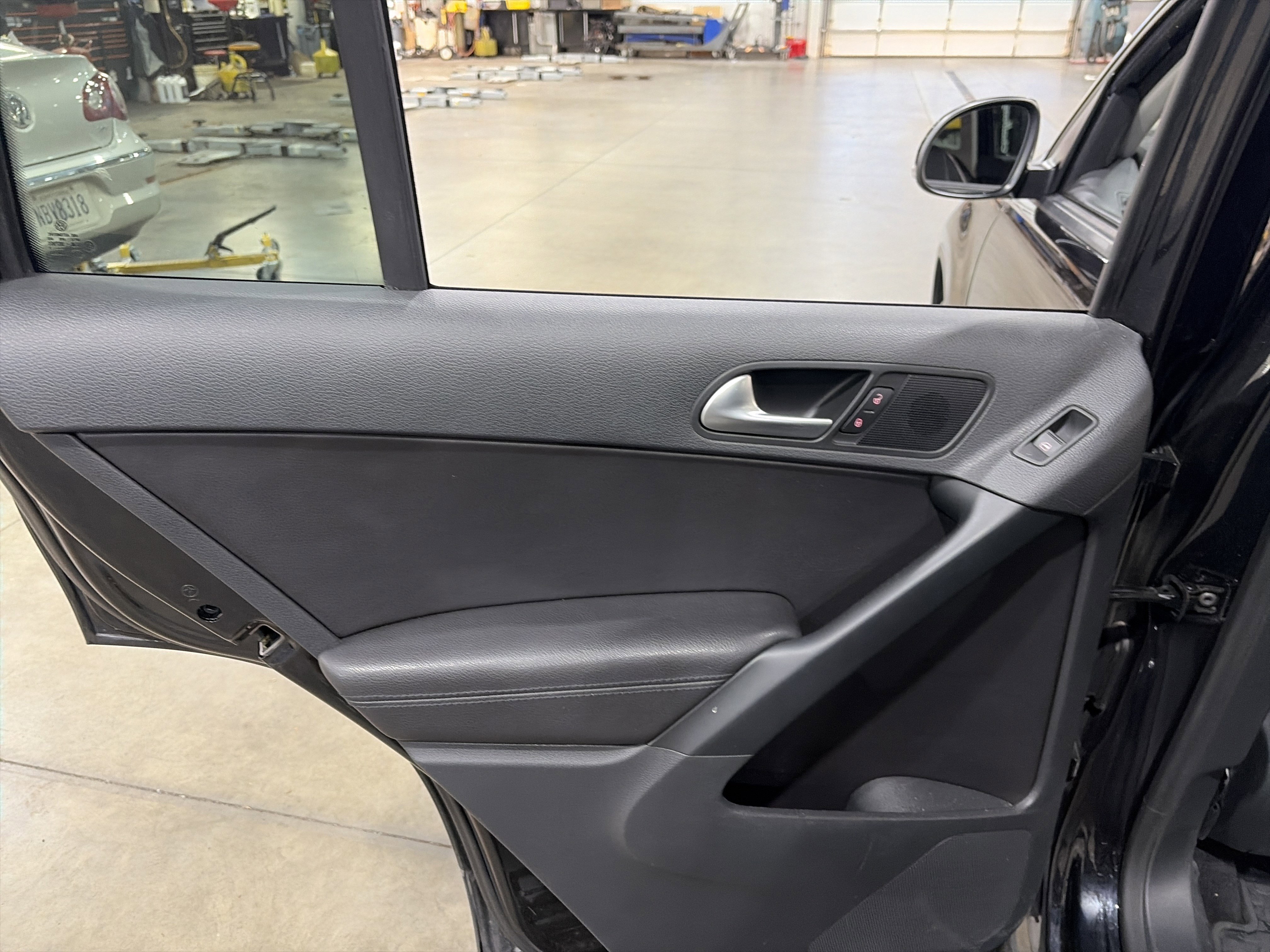 Used 2017 Volkswagen Tiguan S image 20