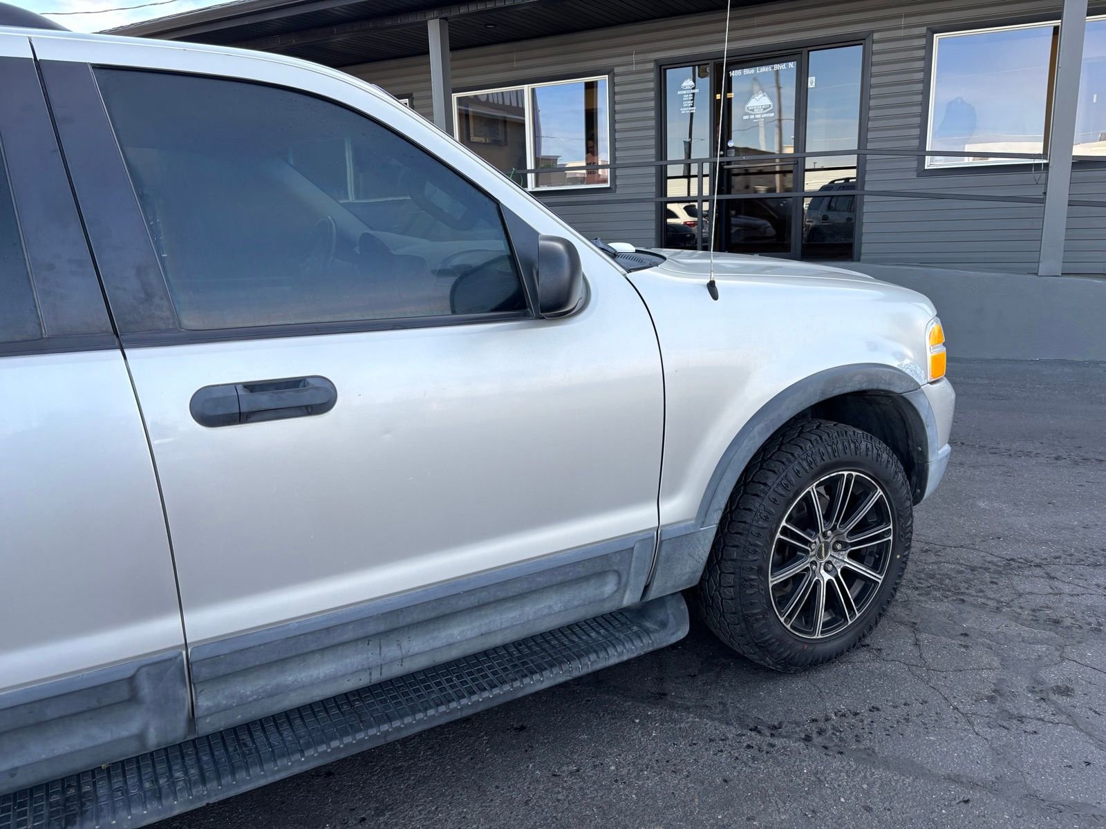 Used 2003 Ford Explorer XLT image 4