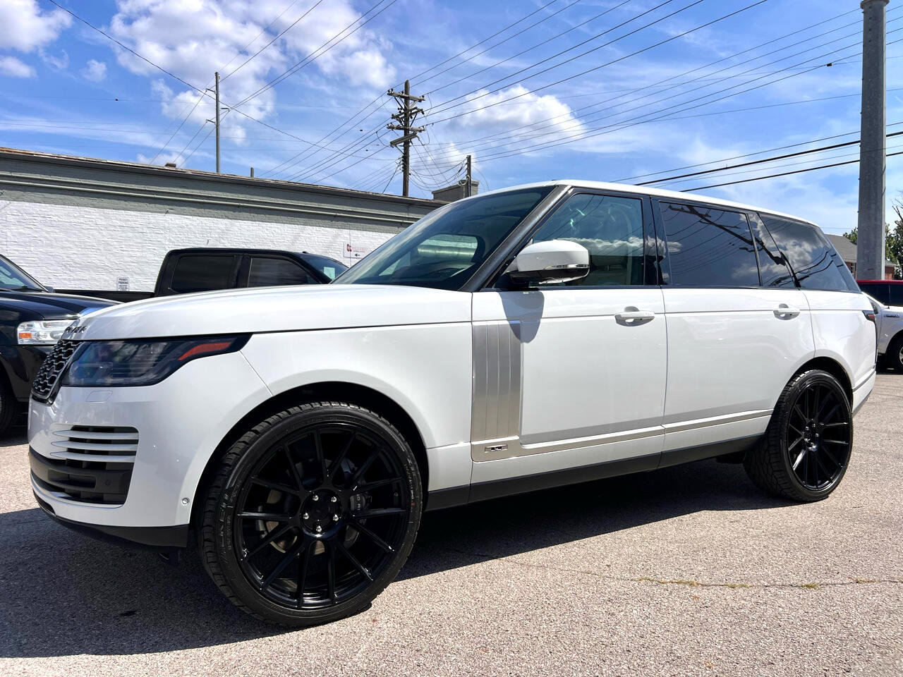 Used 2018 Land Rover Range Rover Long Wheelbase Supercharged image 2