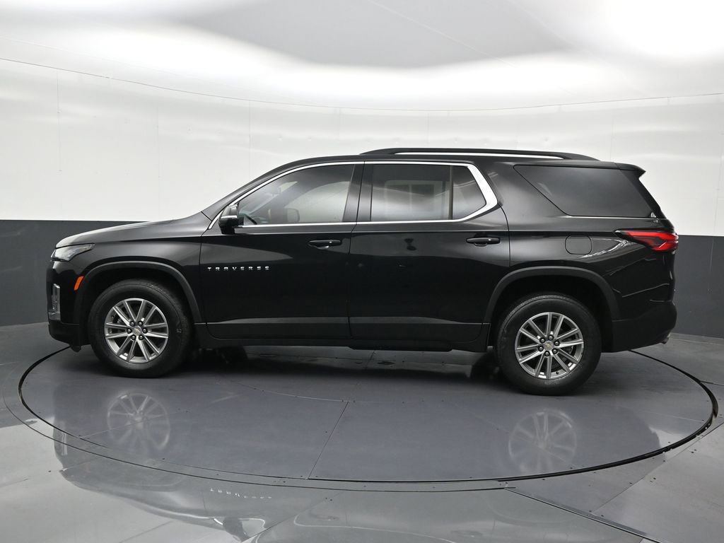 Used 2023 Chevrolet Traverse LT image 2