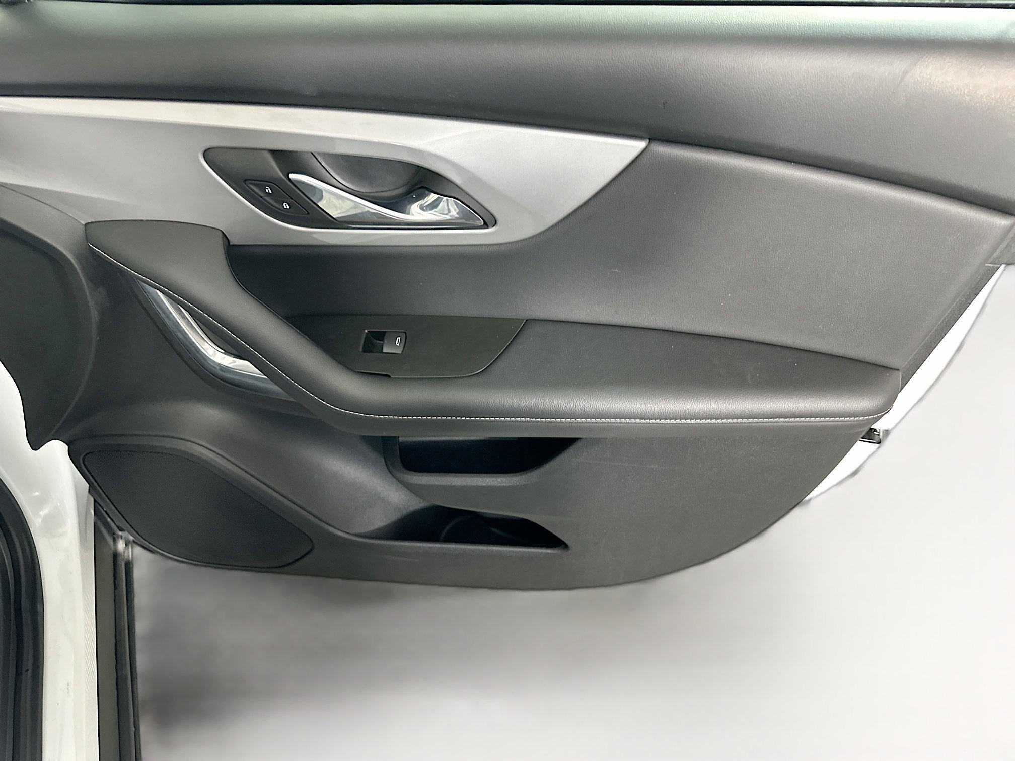 Used 2025 Chevrolet Blazer LT FWD image 30