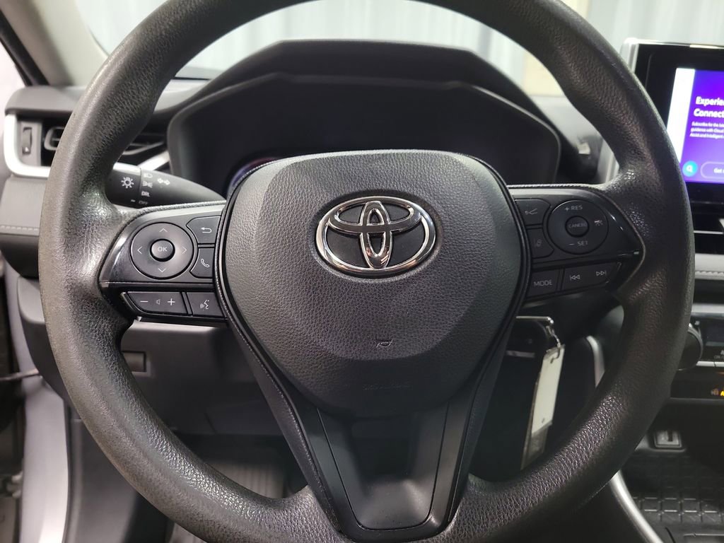 Used 2023 Toyota RAV4 LE AWD/4WD image 18