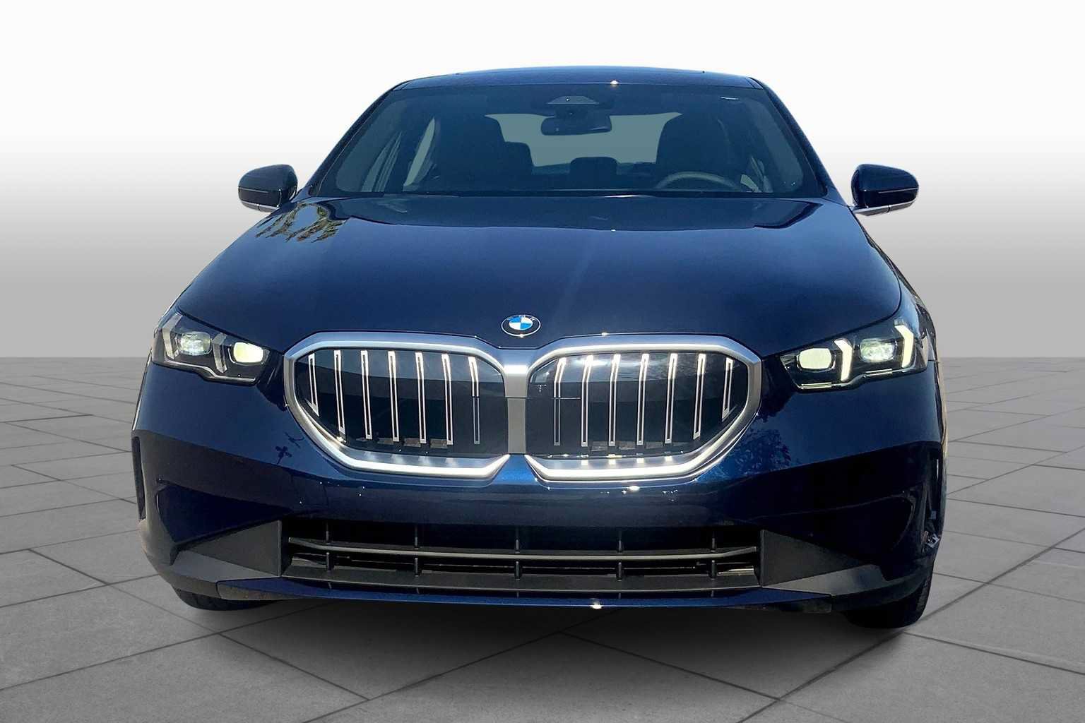 Used 2026 BMW 530i w/ Premium Package RWD image 3
