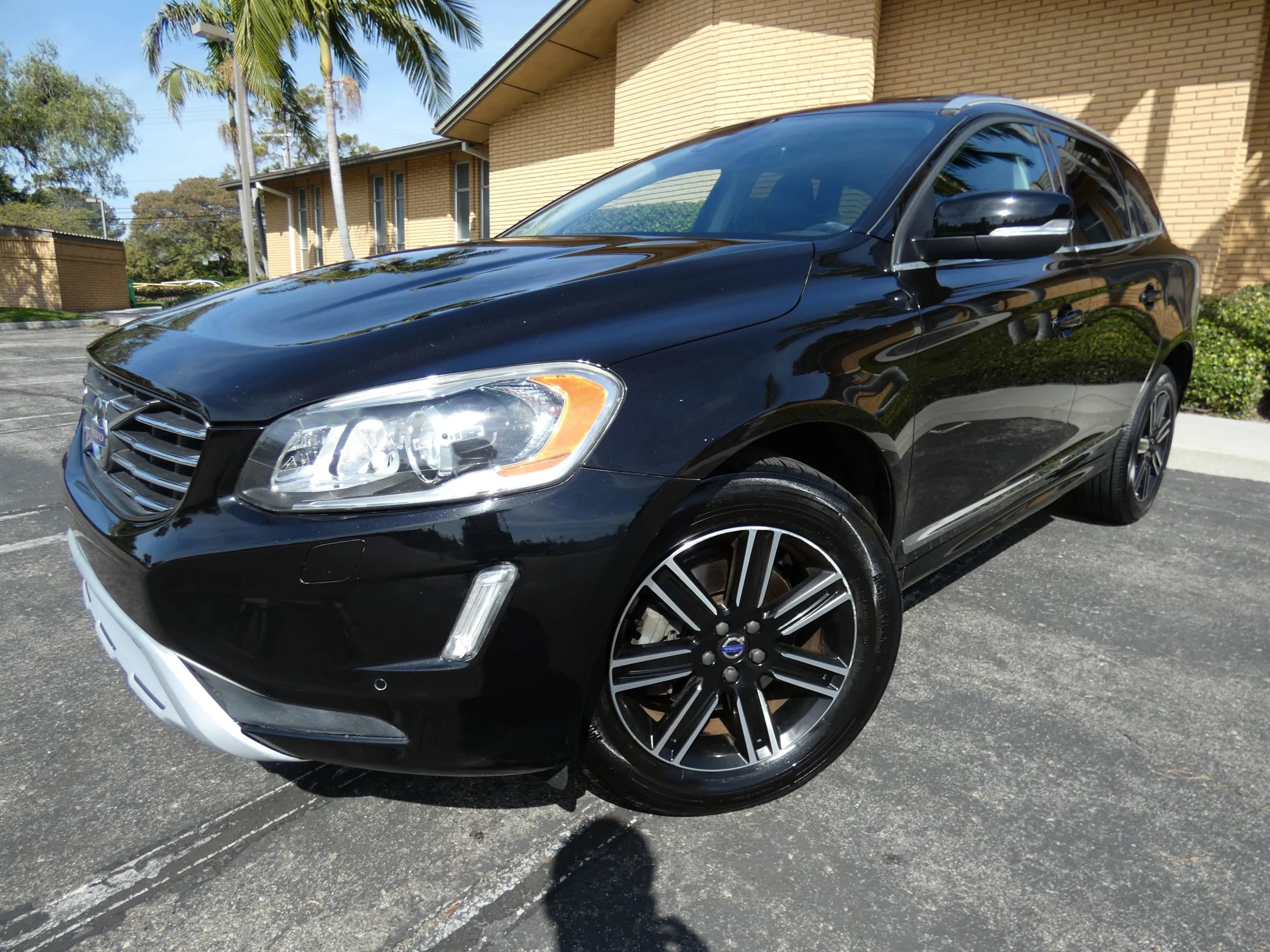 Used 2017 Volvo XC60 T5 Dynamic w/ Preferred Option Package image 15