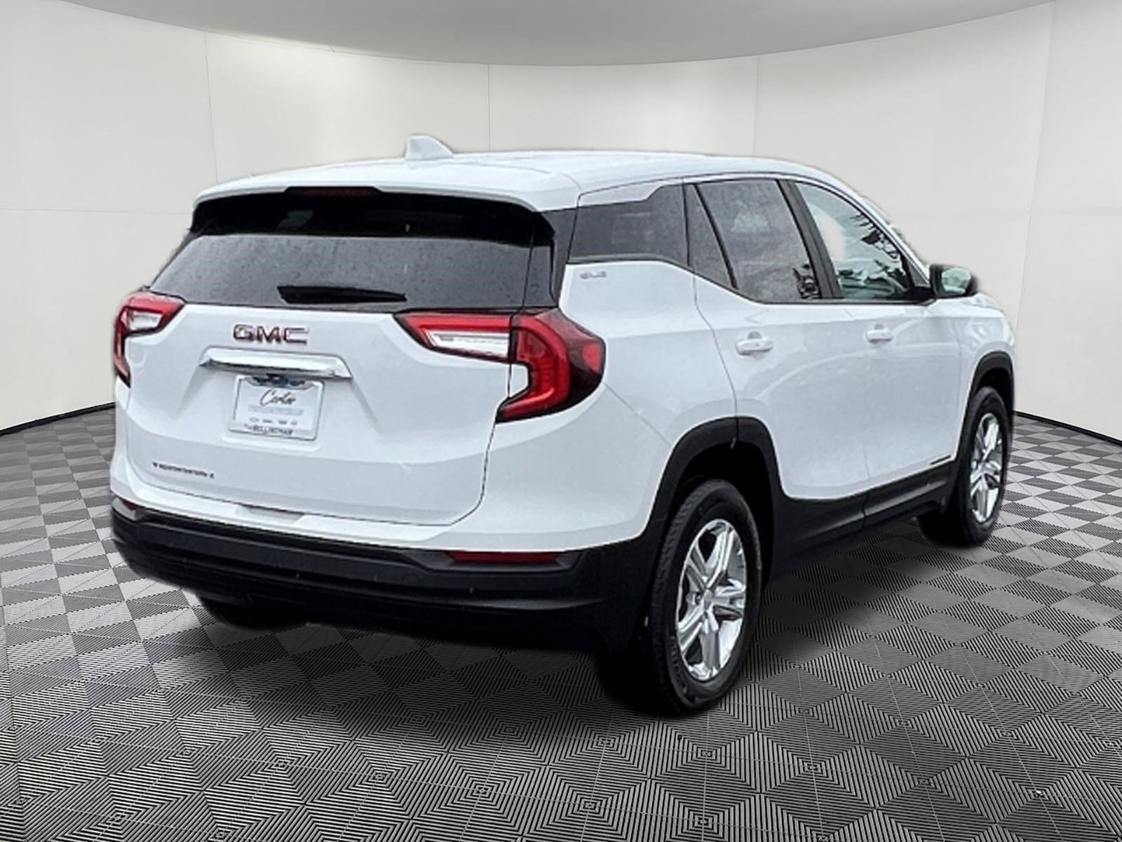 Used 2024 GMC Terrain SLE FWD image 6
