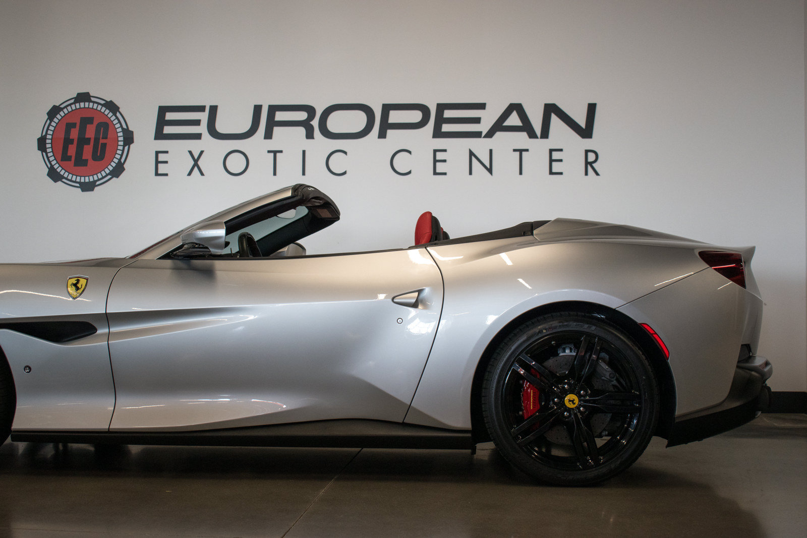 Used 2019 Ferrari Portofino RWD image 15