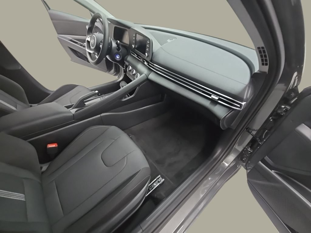 New 2026 Hyundai Elantra SE FWD image 25