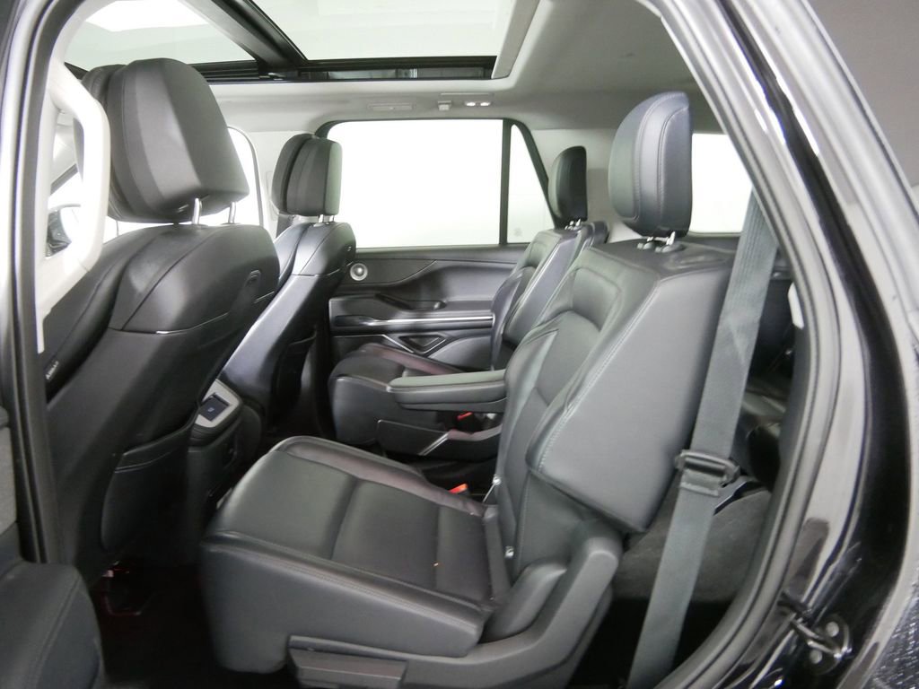 Used 2025 Lincoln Navigator Reserve image 23