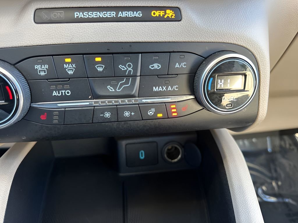 Used 2020 Ford Escape Titanium image 22