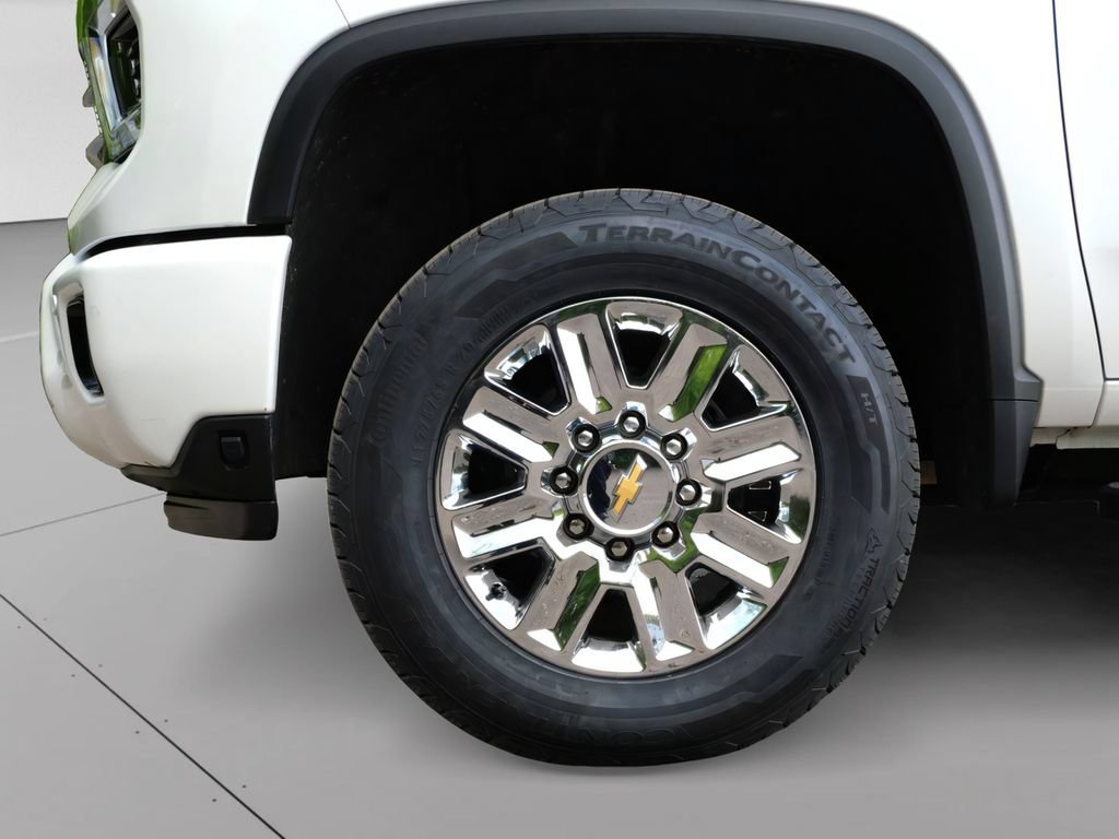 Used 2024 Chevrolet Silverado 3500 High Country w/ High Country Premium Package AWD/4WD image 9