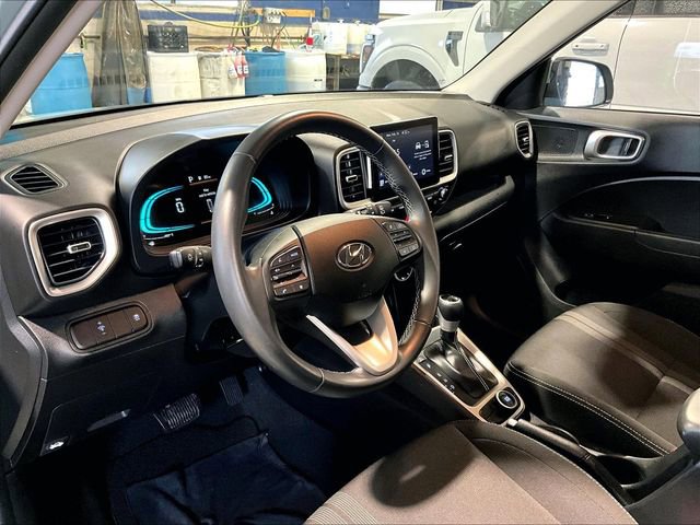 Used 2025 Hyundai Venue SEL image 14