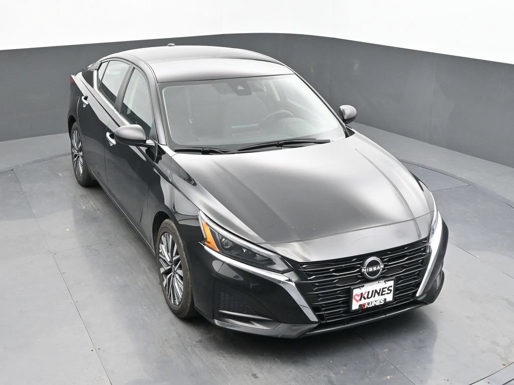 Used 2025 Nissan Altima 2.5 SV FWD image 36