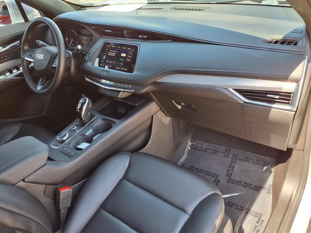 Used 2021 Cadillac XT4 Premium Luxury FWD image 8