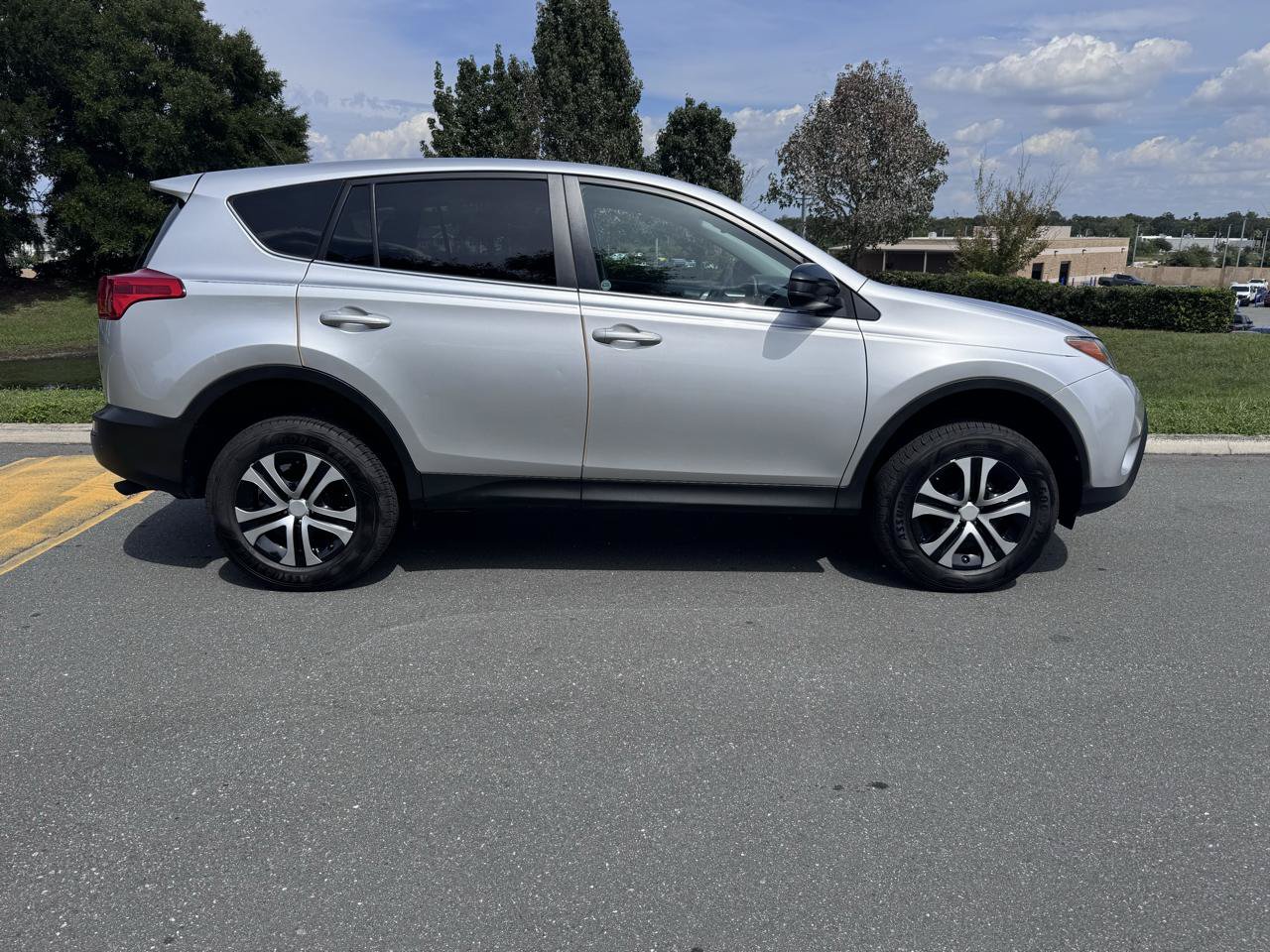 Used 2015 Toyota RAV4 LE AWD/4WD image 29