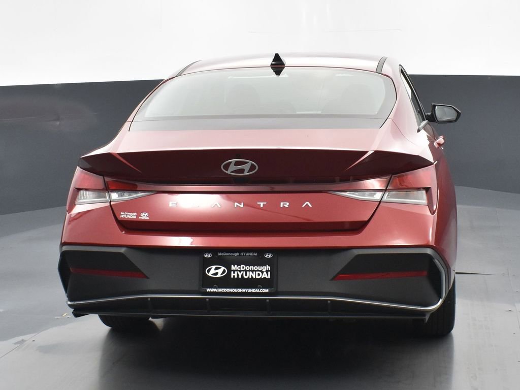 Used 2025 Hyundai Elantra SE image 5