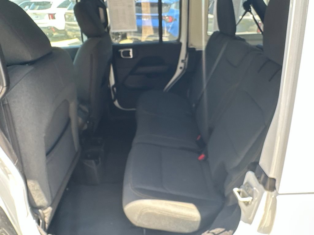 Used 2025 Jeep Wrangler Unlimited Sahara AWD/4WD image 29