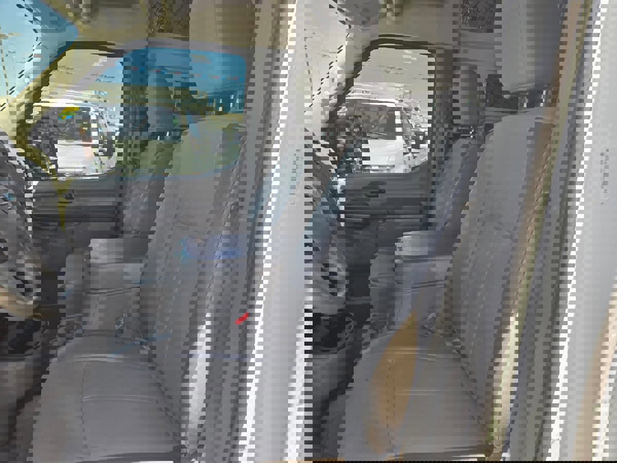 Used 2018 Nissan NV 3500 SL w/ Navigation Package image 16