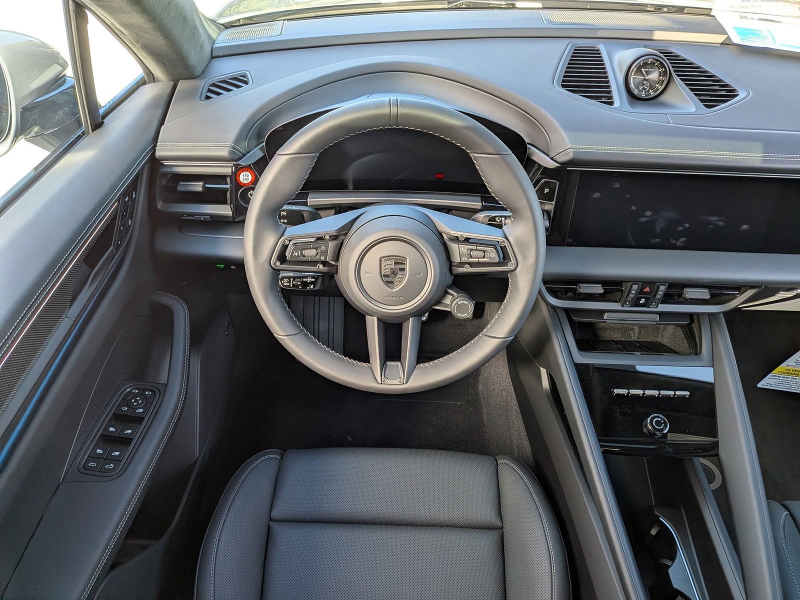 New 2025 Porsche Macan Turbo Electric AWD/4WD image 15