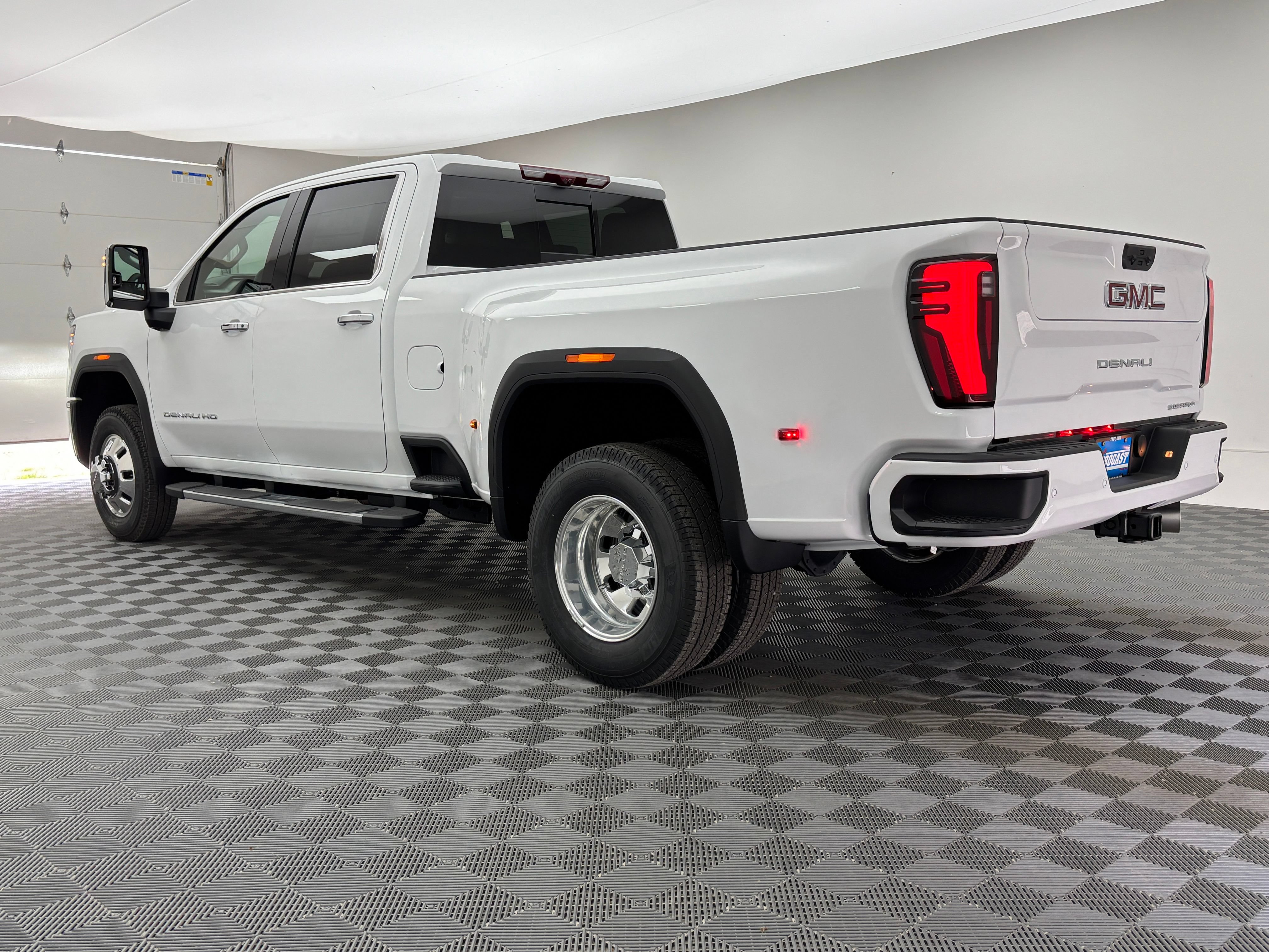 New 2026 GMC Sierra 3500 Denali w/ Denali Reserve Package AWD/4WD image 14