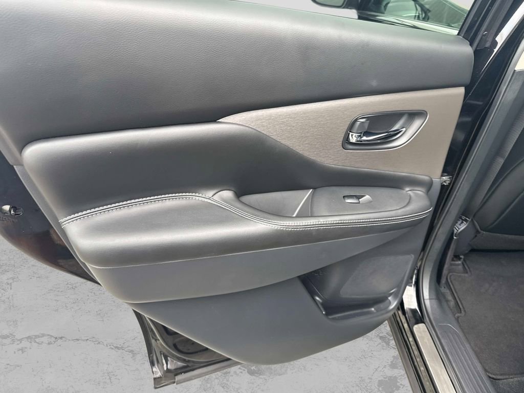 Used 2023 Nissan Murano SV w/ SV Midnight Edition Package AWD/4WD image 17