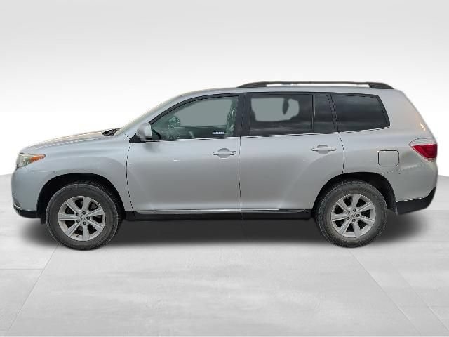 Used 2012 Toyota Highlander SE w/ Tow Pkg FWD image 7