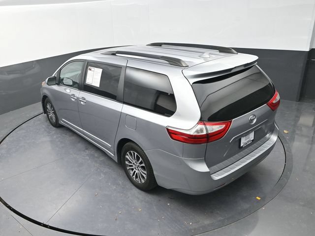 Used 2018 Toyota Sienna XLE FWD image 24