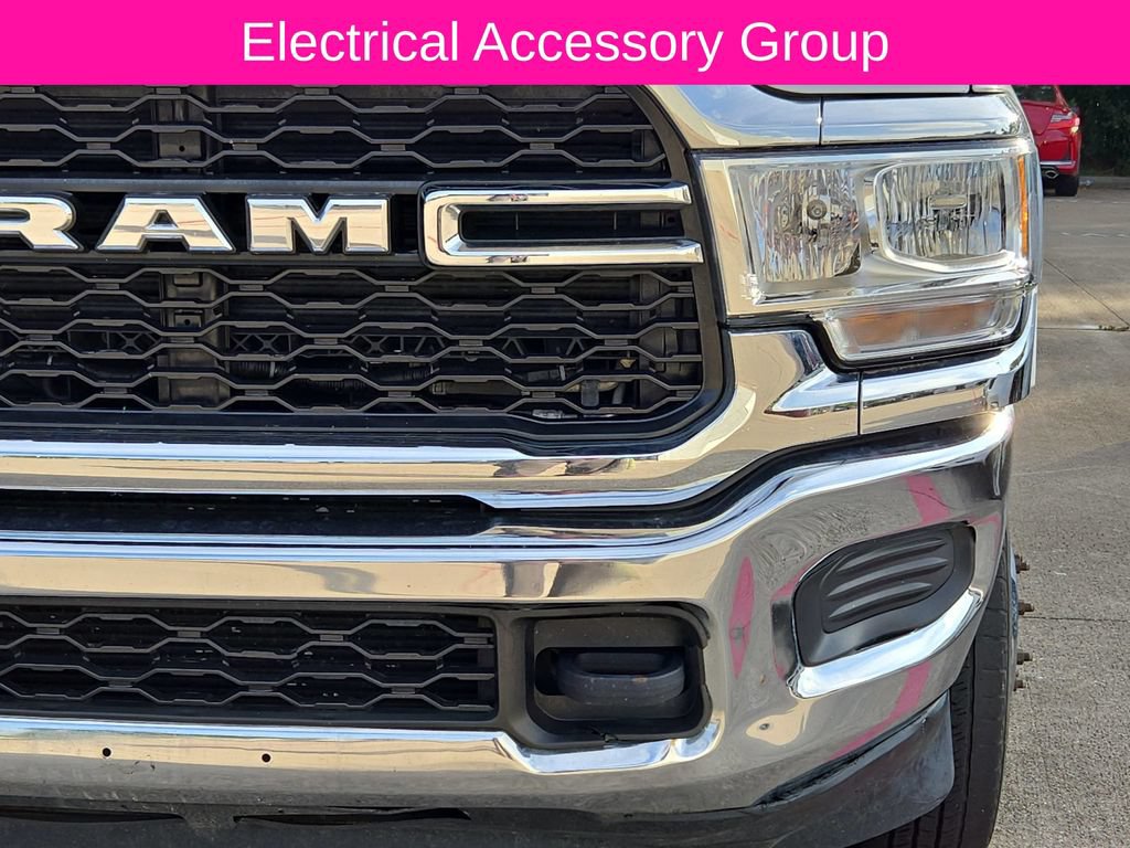 Used 2024 RAM 3500 Tradesman w/ Chrome Appearance Group AWD/4WD image 9