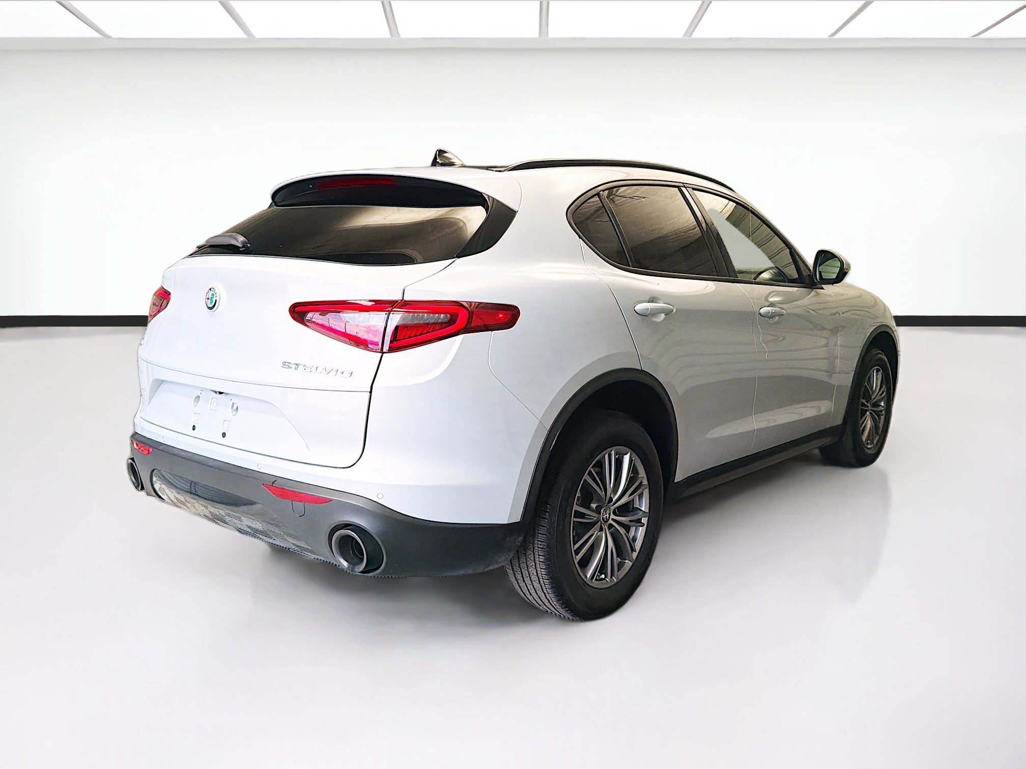 Used 2023 Alfa Romeo Stelvio Sprint AWD/4WD image 4