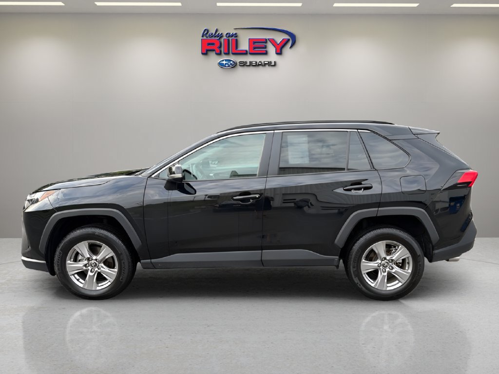 Used 2025 Toyota RAV4 XLE AWD/4WD image 2