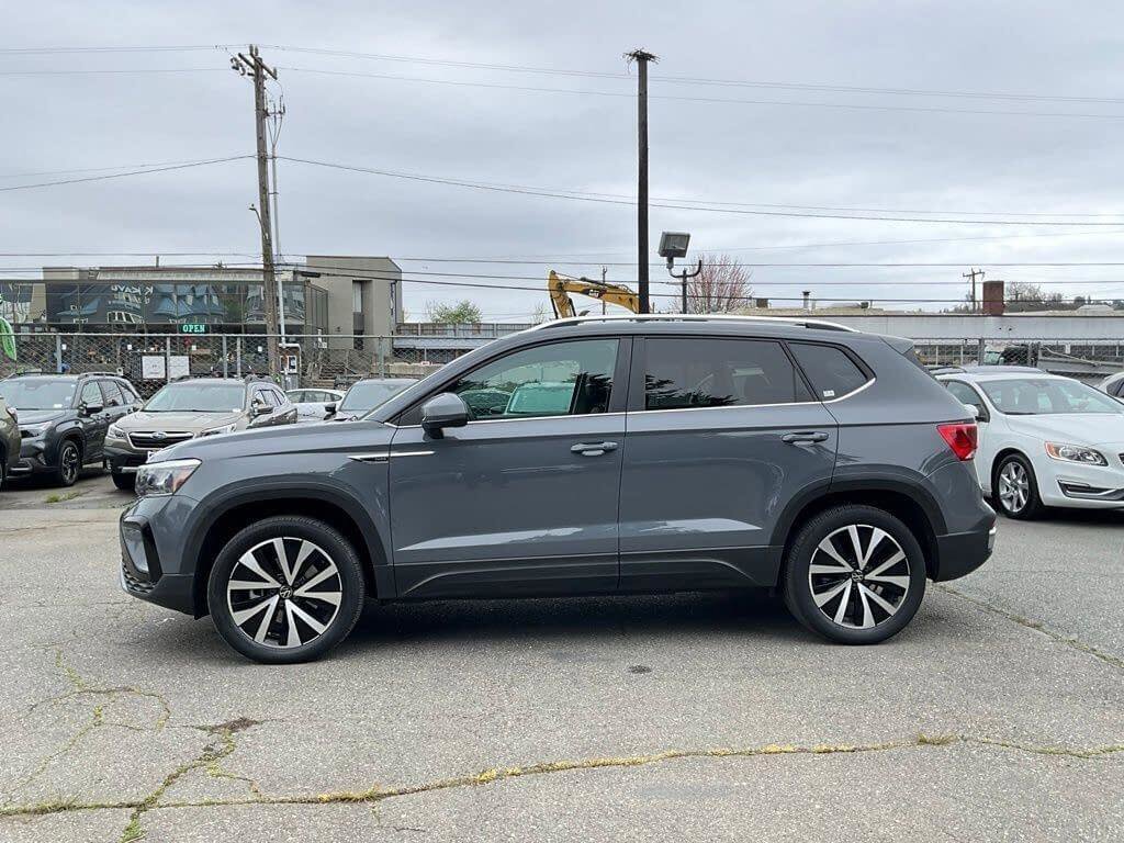 Used 2023 Volkswagen Taos SE AWD/4WD image 5