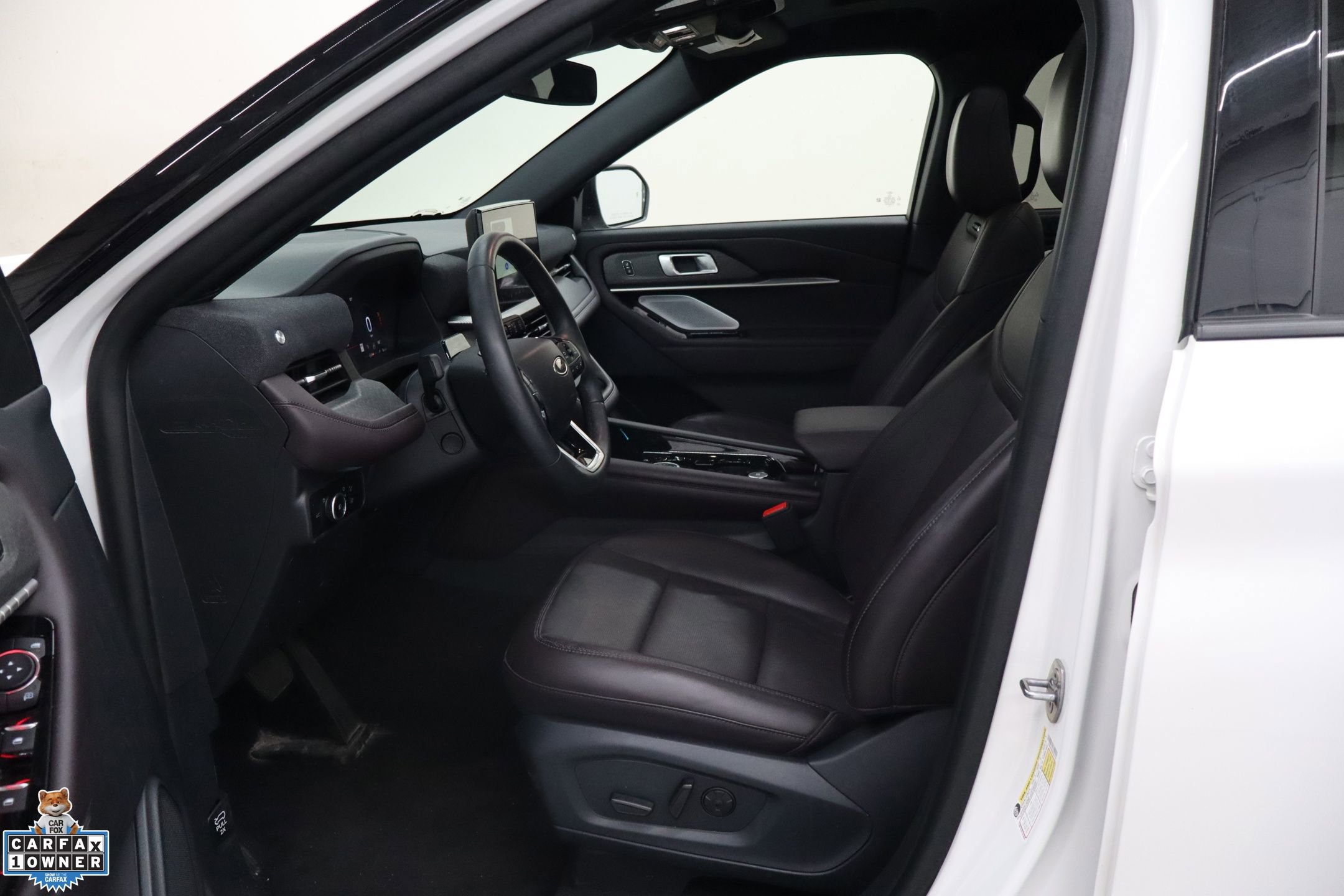 Used 2025 Ford Explorer Platinum image 25