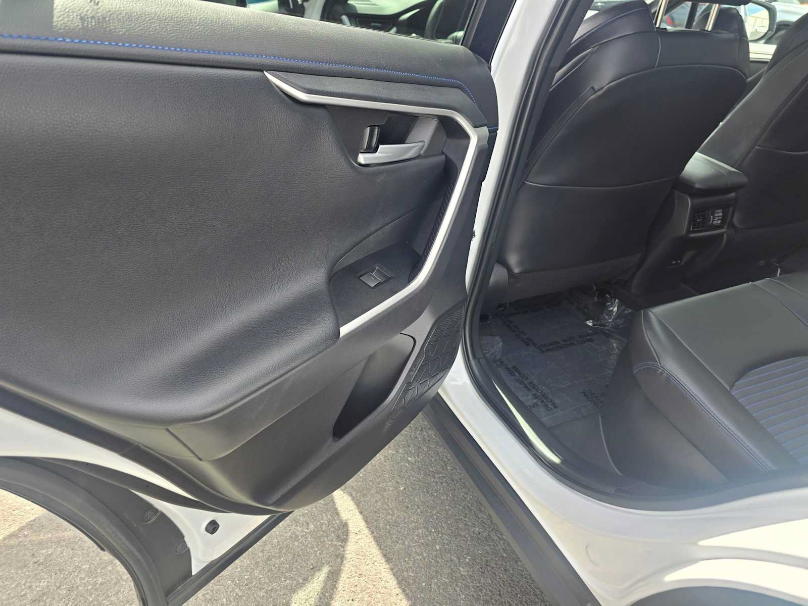 Used 2023 Toyota RAV4 XSE AWD/4WD image 17