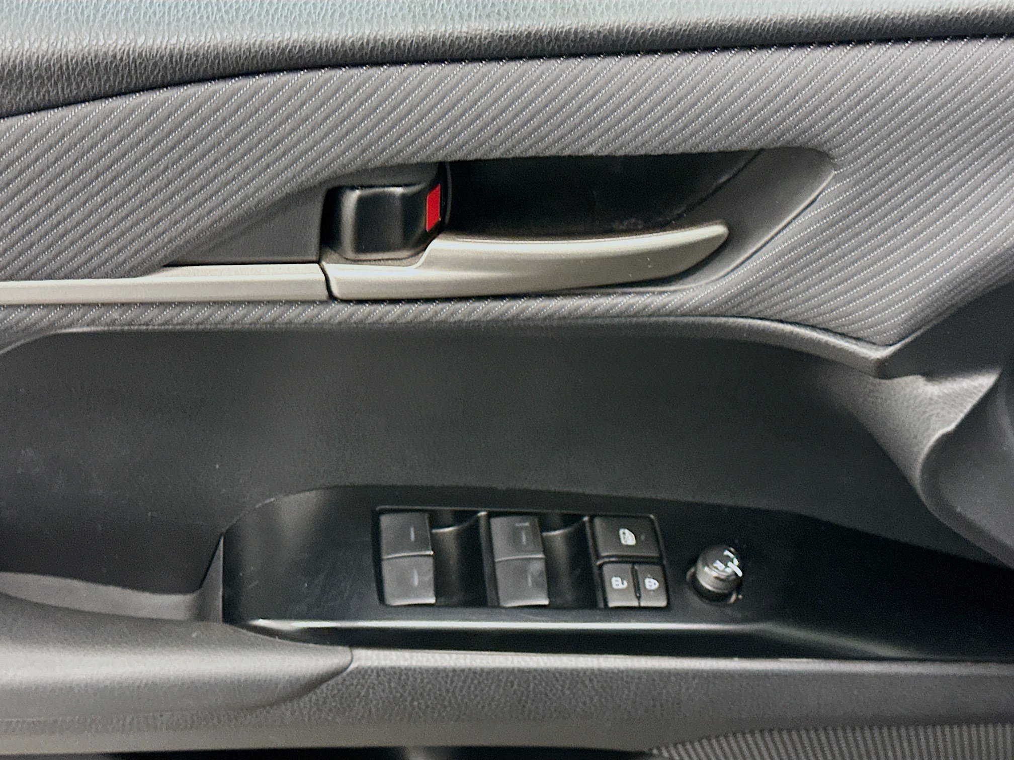 Used 2025 Toyota Camry SE FWD image 15