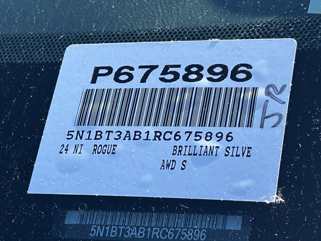 Used 2024 Nissan Rogue S image 32