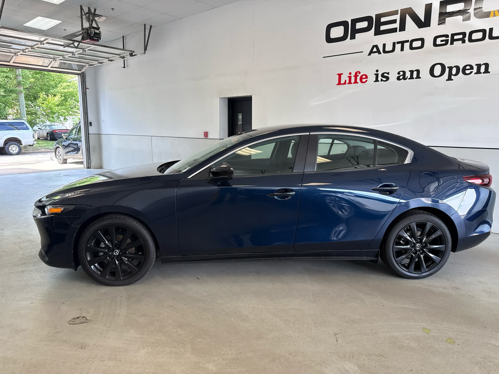 Used 2024 MAZDA MAZDA3 s FWD image 4