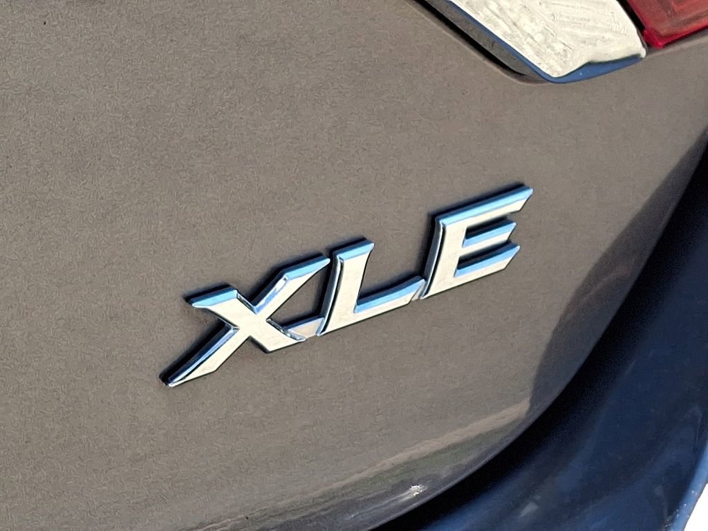 Used 2017 Toyota Camry XLE FWD image 30