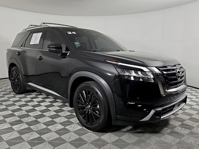 Used 2024 Nissan Pathfinder Platinum FWD image 3