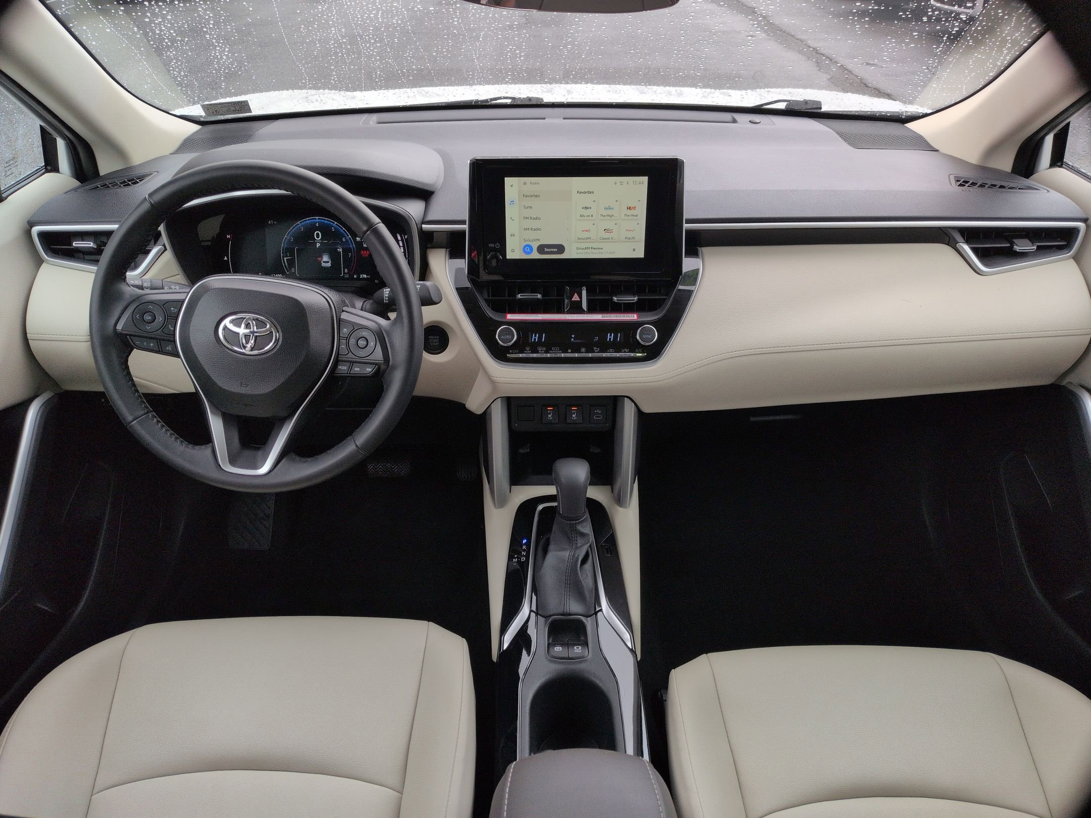 Used 2024 Toyota Corolla Cross XLE w/ Convenience Package image 9