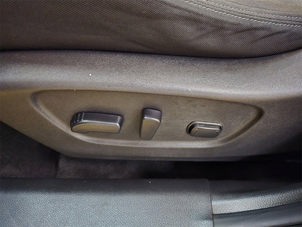 Used 2020 Nissan Rogue SV image 23