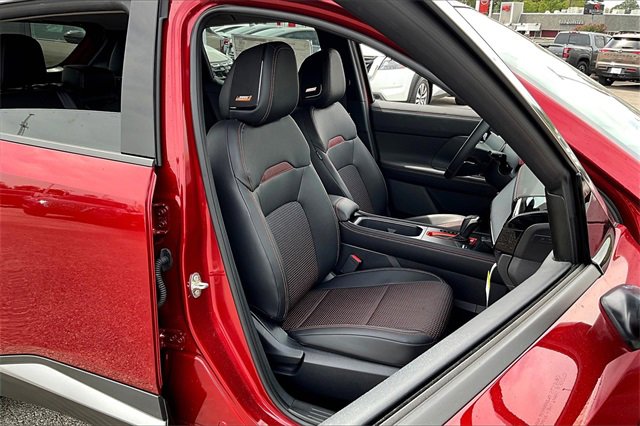 New 2025 Nissan Kicks SR w/ SR Premium Package image 8