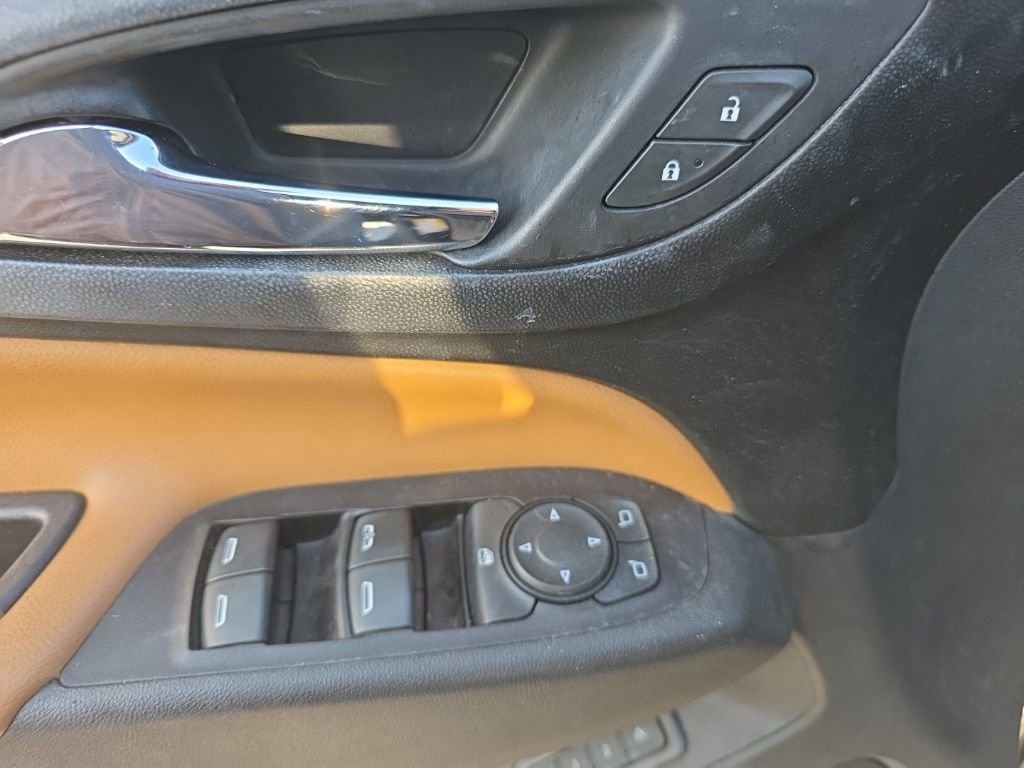 Used 2018 Chevrolet Equinox Premier image 14