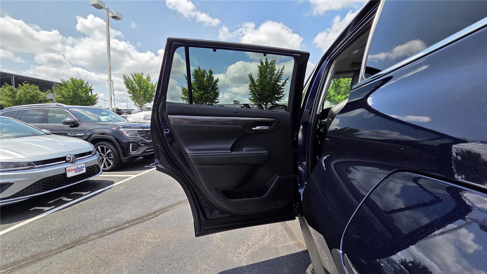 Used 2023 Toyota Highlander Platinum AWD/4WD image 29