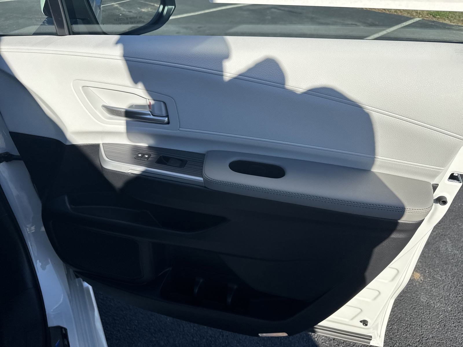 New 2025 Toyota Sienna XLE image 37