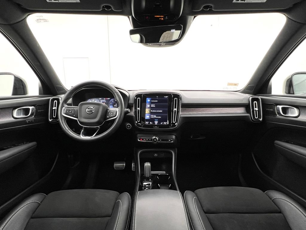 Used 2021 Volvo XC40 T5 R-Design image 2