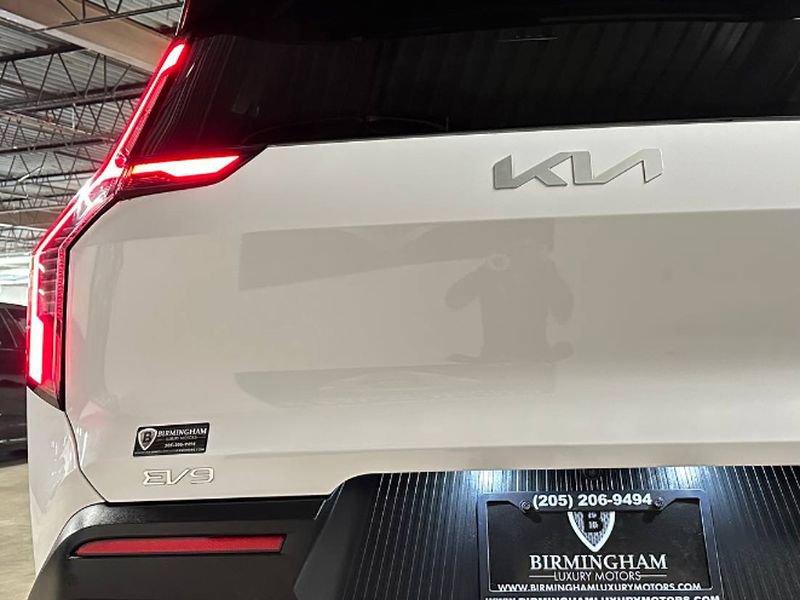 Used 2025 Kia EV9 Wind image 18